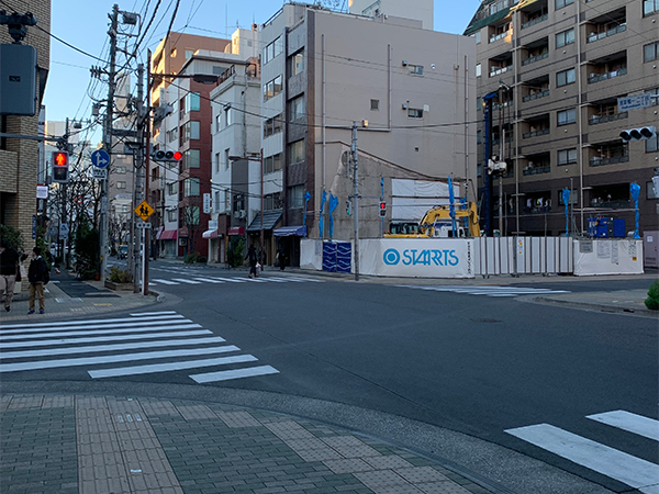 3.しばらく道なりに進みます。